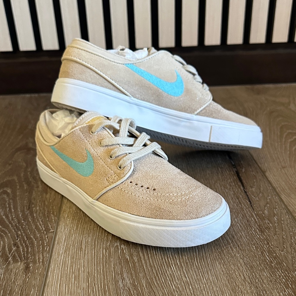 Nike SB Zoom Janoski Unisex Sneakers in Tan and Blue Size 4.5Y (Women’s 6)